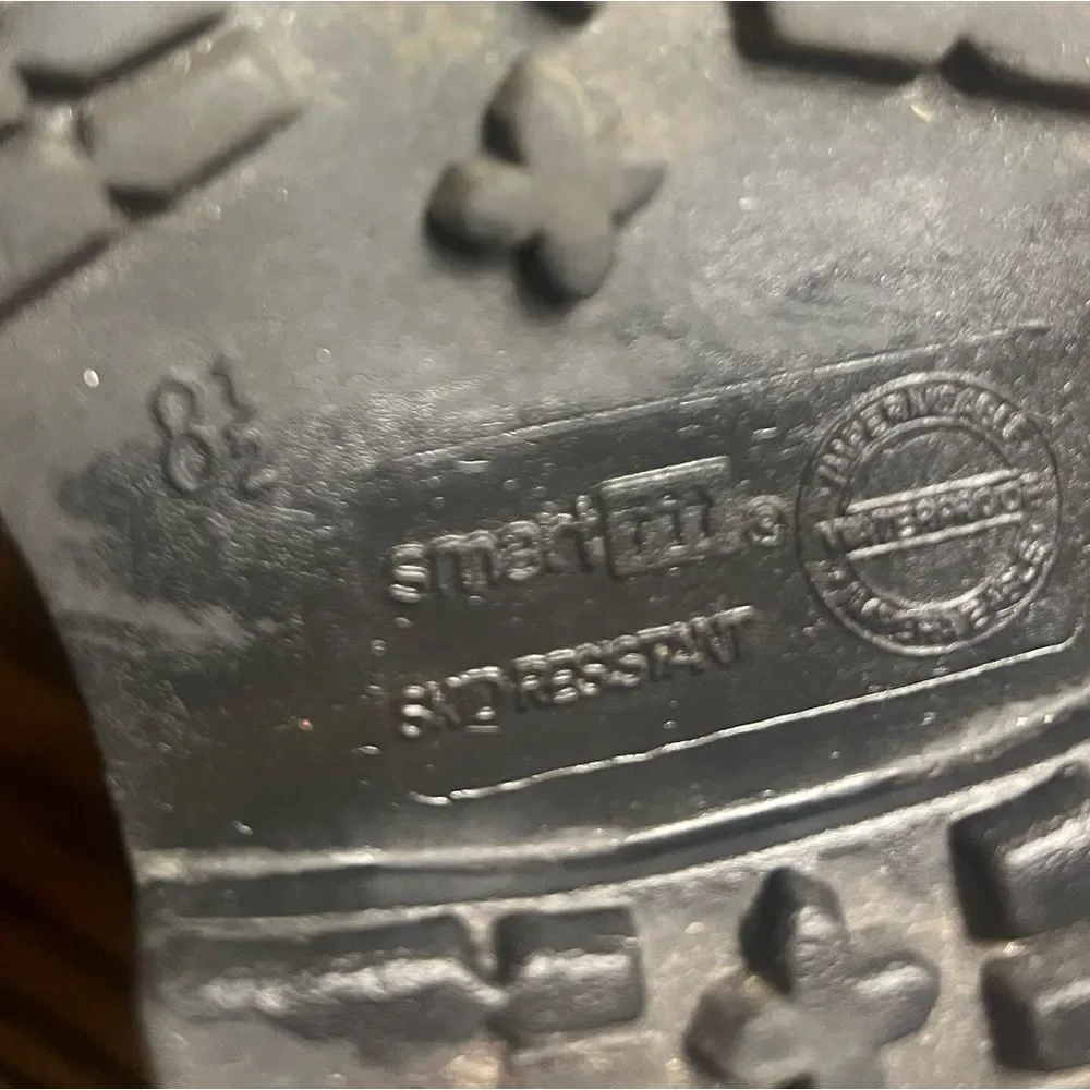 SmartFit skid resistant,‎ waterproof 8.5c boots NEW